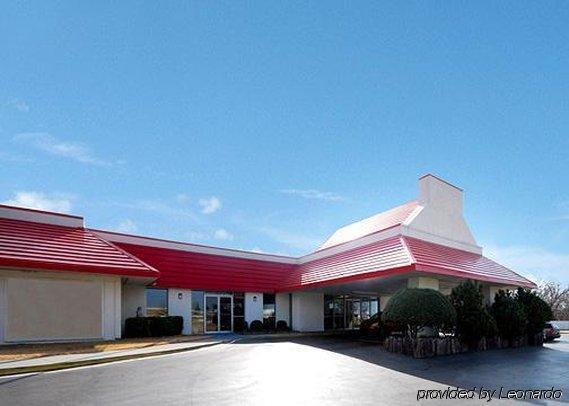 Econo Lodge Tulsa Airport Exterior photo